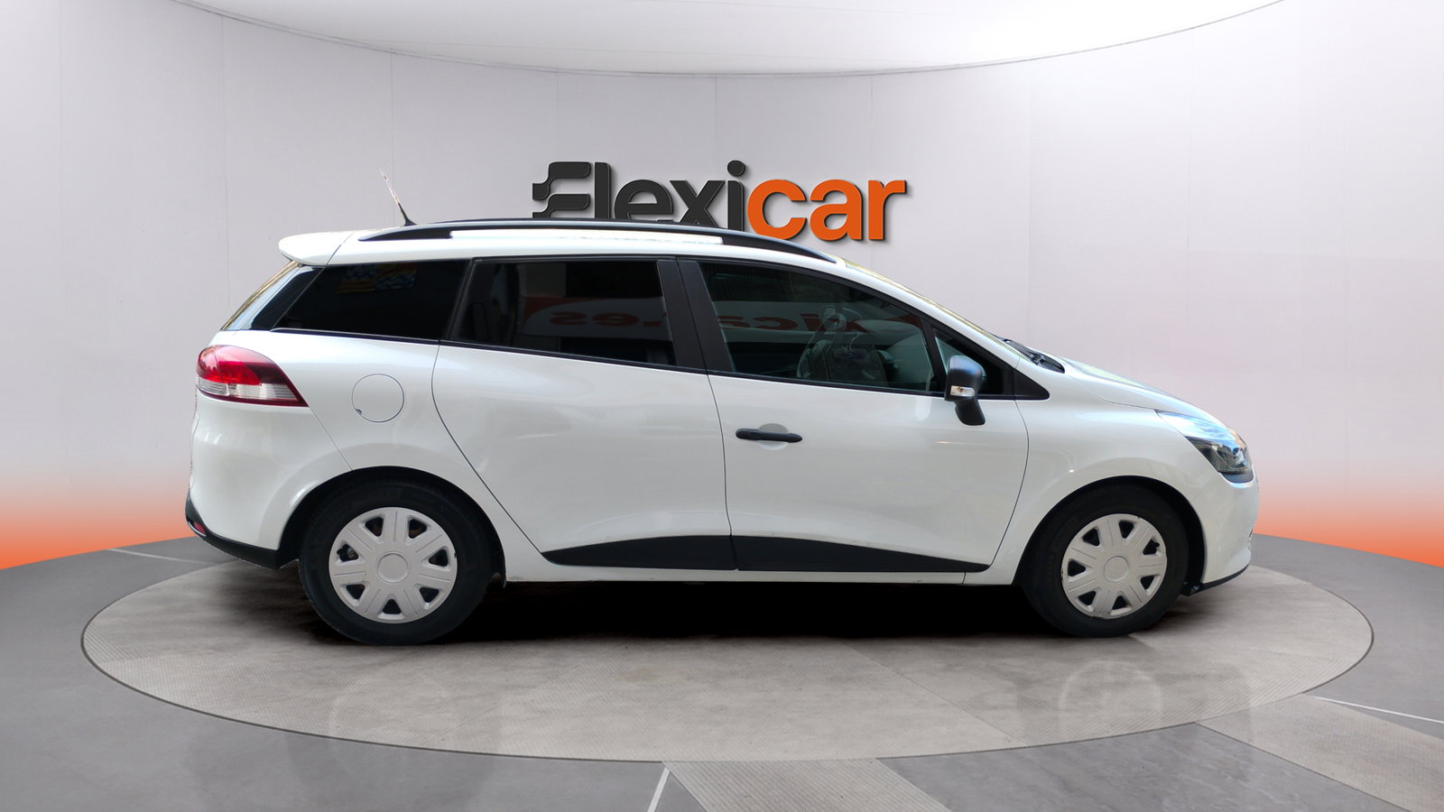 https://cdn-flexicar.caraffinity.it/public_appraisal_images_pro/images/stock/245905/quiZJriXXu__WhatsApp Image 2026-04-18 at 16.37.47 (1).jpeg